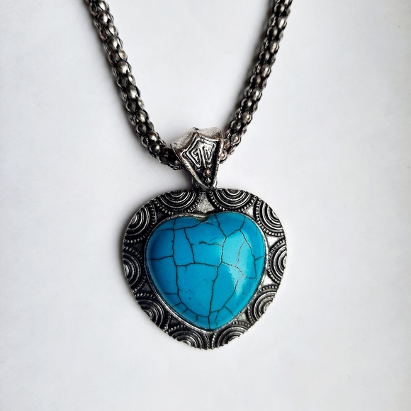 🎈3 for $10🎈Heart Shape Blue Stone Necklace - Picture 2 of 6